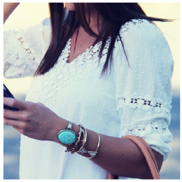 Tops - ❗LAST ONE❗ Eyelet Crochet V Neck 3/4 Sleeve Top