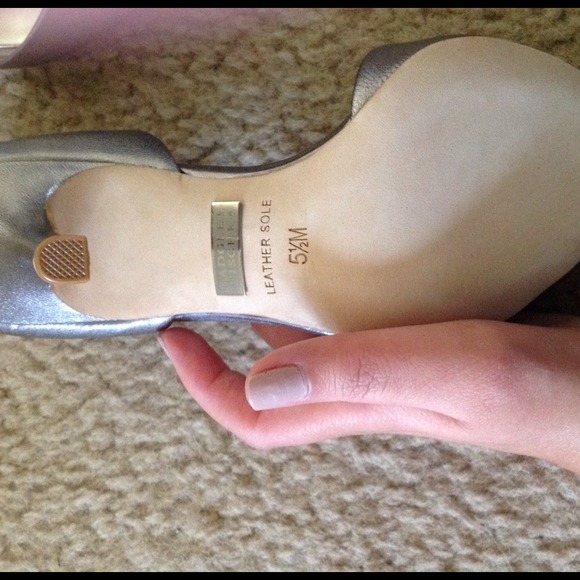 Bagdley mischka silver pumps✂️✂️✂️REDUCED✂️✂️✂️ - Picture 4 of 4
