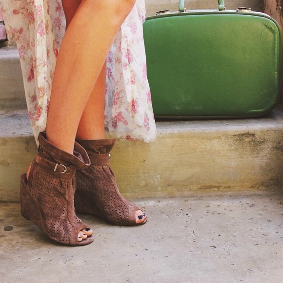 Jeffrey Campbell Sued Booties