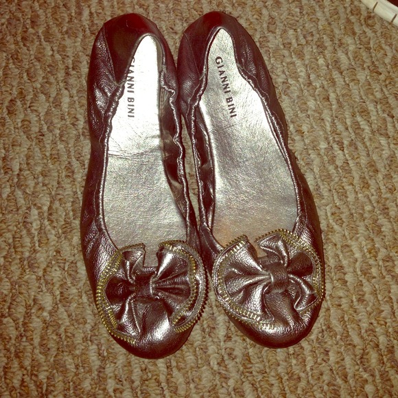 Size 9 Gianni Bini Flats.