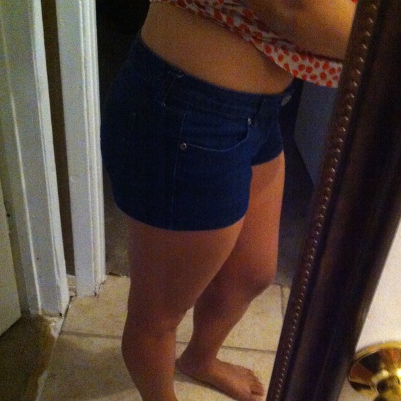 Shorts - Picture 2 of 4