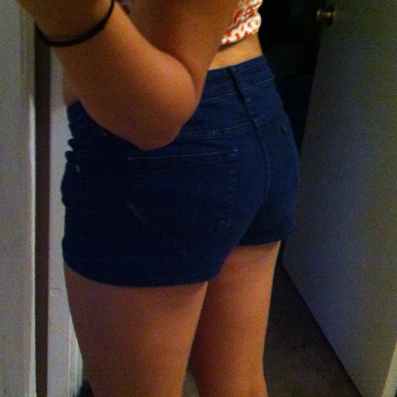 Shorts - Picture 4 of 4