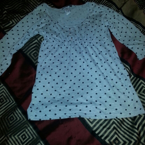 Gray and black pockdots