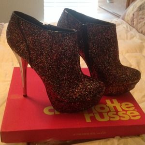 RESERVED- NWT- Girlie Glitter booties