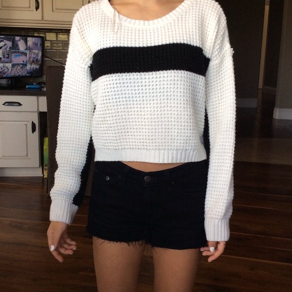 White cropped sweater with black stripe - Picture 1 of 2