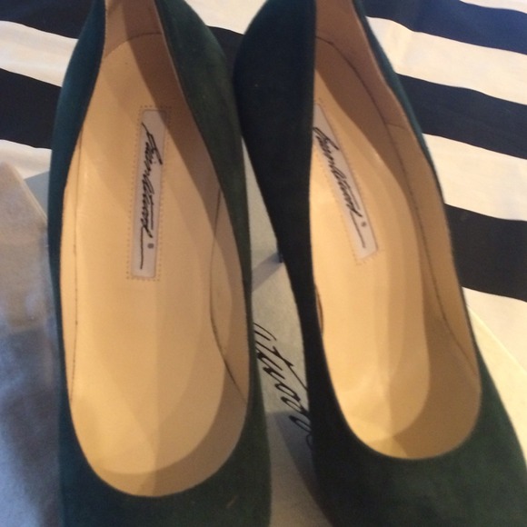 🎀Brian Atwood🎀 hunter green heels - Picture 2 of 3