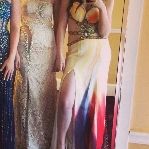 PERFECT FOR UPCOMING PROMS - Picture 2 of 3