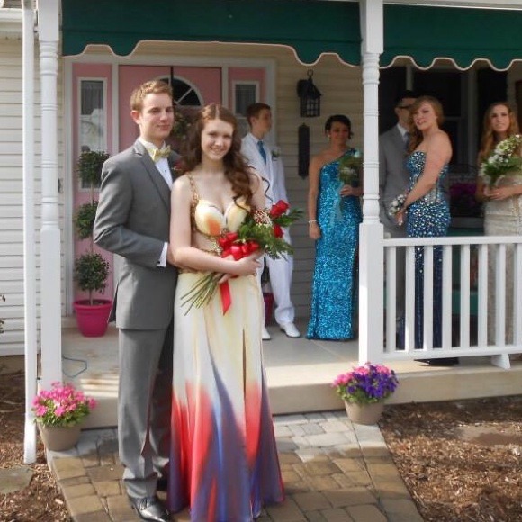 PERFECT FOR UPCOMING PROMS - Picture 3 of 3