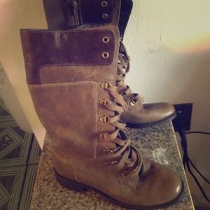 Aerosols combat boots