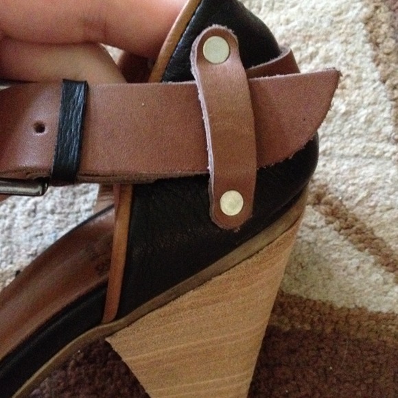 ❌SOLD❌French Blu Black leather pump - Picture 3 of 4