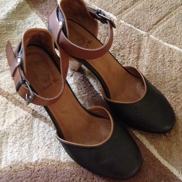 ❌SOLD❌French Blu Black leather pump - Picture 4 of 4