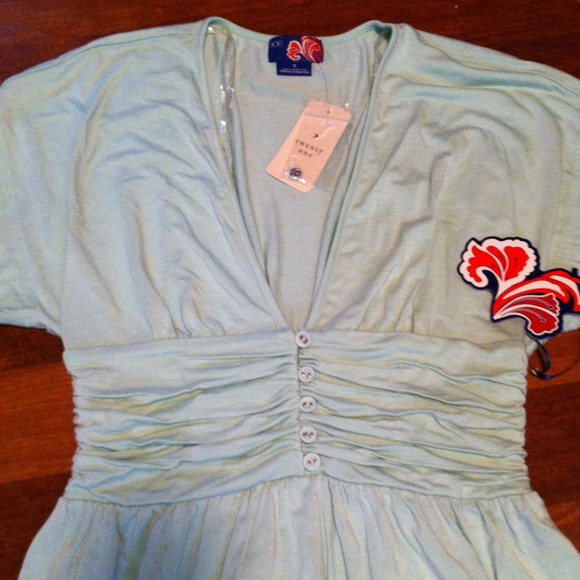Forever 21 Tops - NWT mint ruched top/flower backpack. 🌸