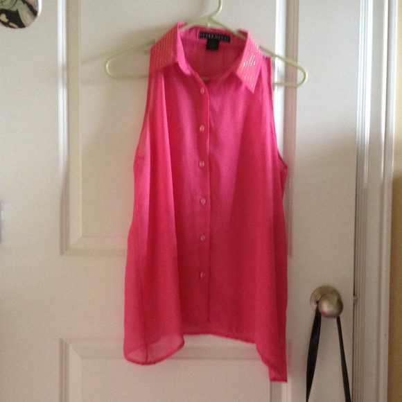 Pink Peter Pan collar tank top.