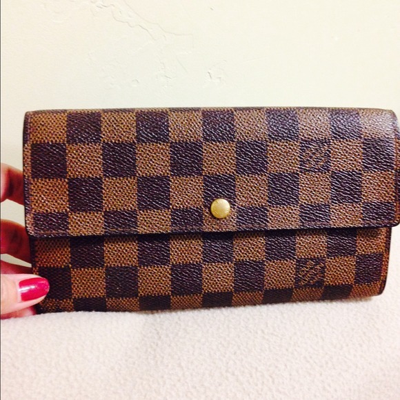 100% authentic LV sarah wallet ebene!