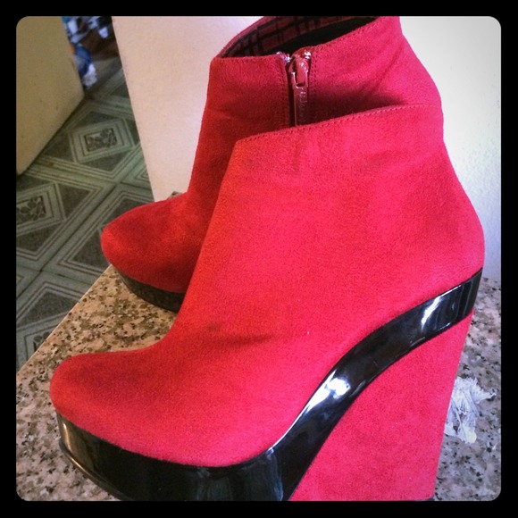 True red wedges