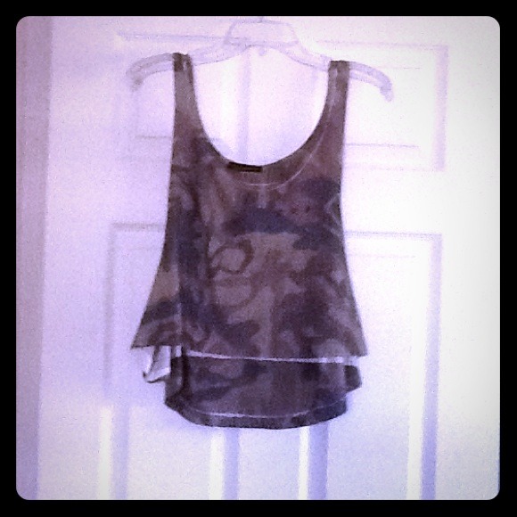 Camouflage high low top. (Muscle tee)