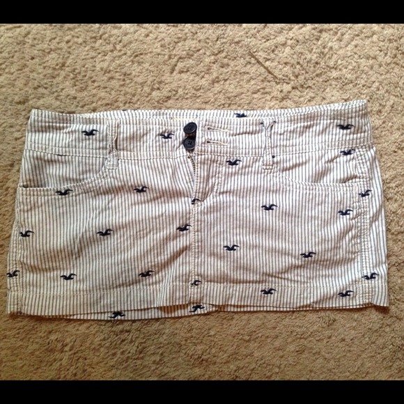 Hollister mini skirt
