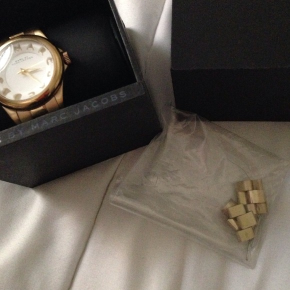 Gold watch 😍 - Picture 2 of 2