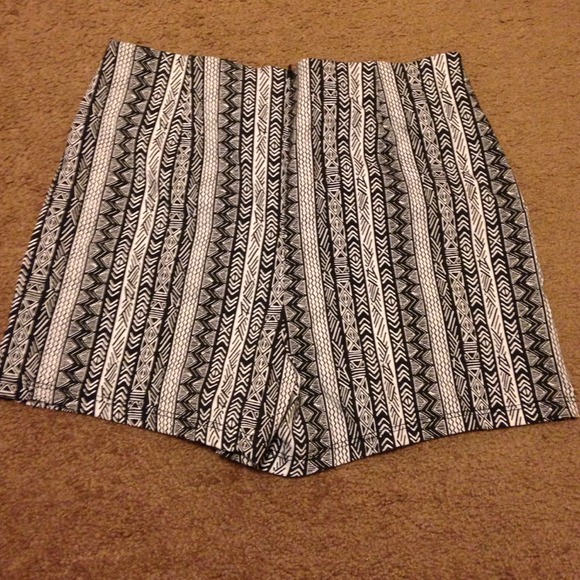 Black and white high waisted tribal print shorts - Picture 2 of 4