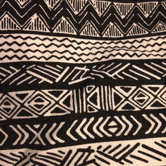 Black and white high waisted tribal print shorts - Picture 4 of 4