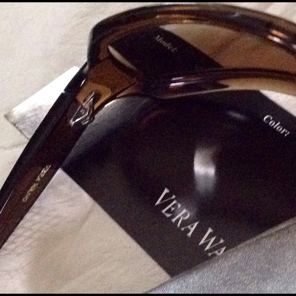 AUTHENTIC VERA WANG SP235 sunglasses with case main image 4