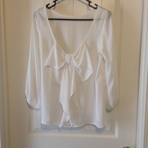 White bow-back 3/4 sleeve top