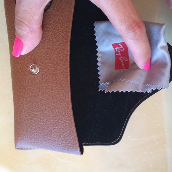 Ray ban case - Picture 2 of 2