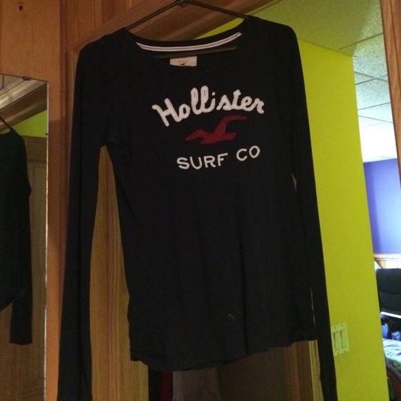 simple hollister tee