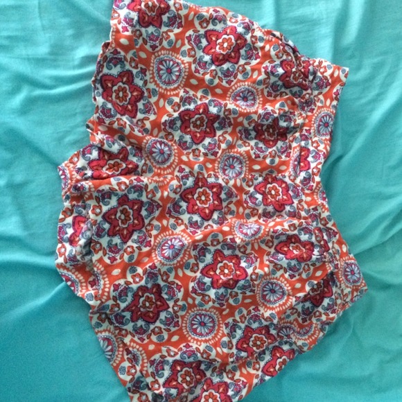 Loose target shorts
