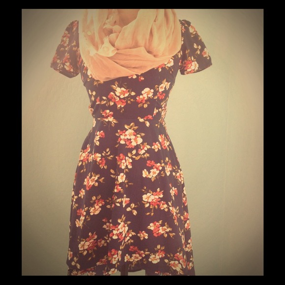 Super cute dress w/scarf