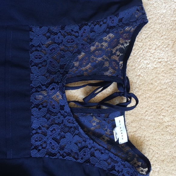 Dress - Picture 2 of 4