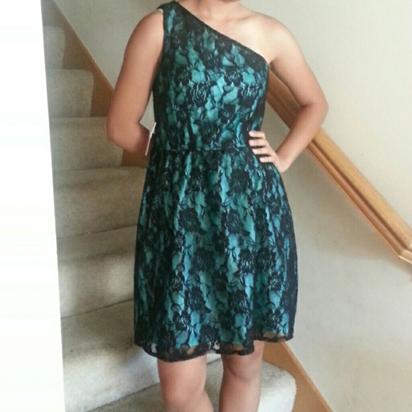 Dress - Picture 2 of 3