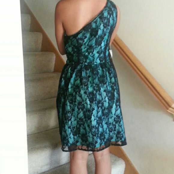 Dress - Picture 3 of 3