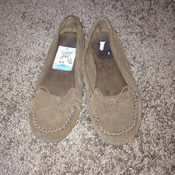 Minnetonka Shoes