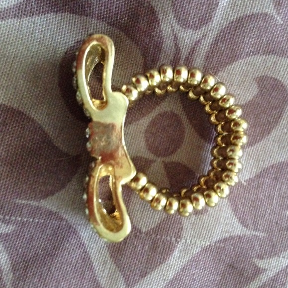 Bow Ring - Picture 2 of 3