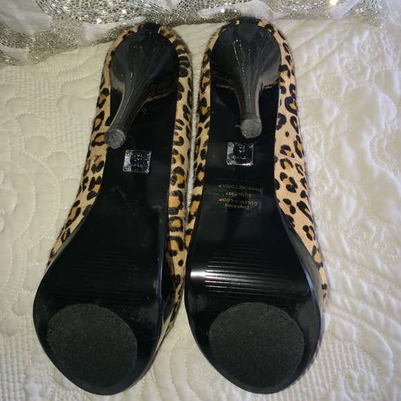 Leopard Bakers Pumps Sz 8.5 B - Picture 2 of 3