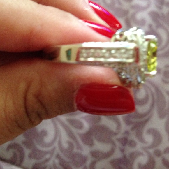 ring - Picture 3 of 3