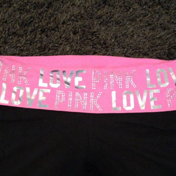 VS Pink Yoga Crops