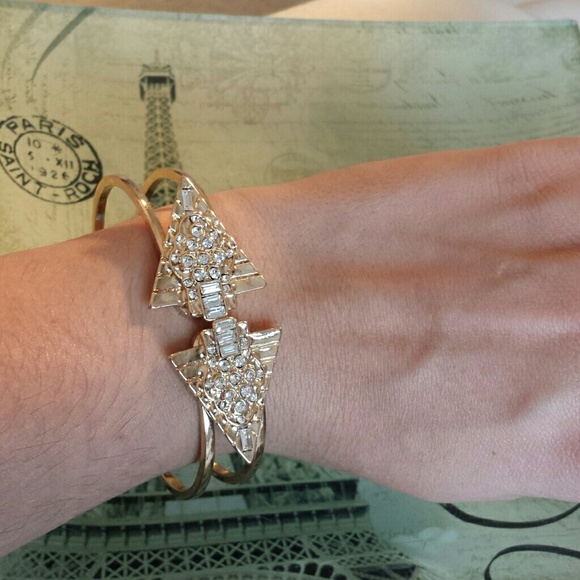 Gold cuff bracelet - Picture 2 of 2