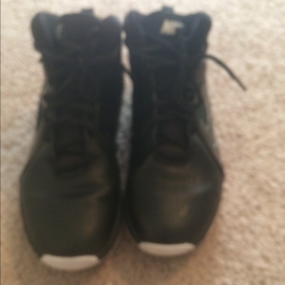 Black basketball shoes