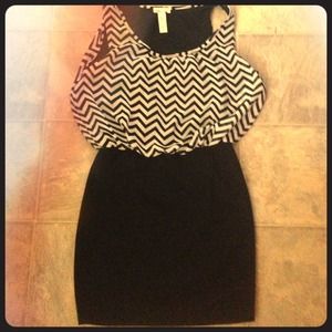 Dress : mini skirt with flowy chevron top