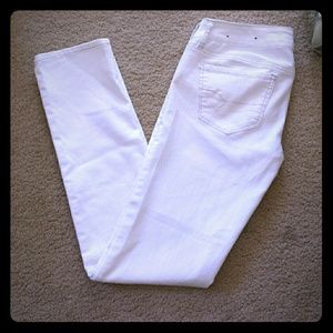 NEW! American Eagle White Skinny Jeans