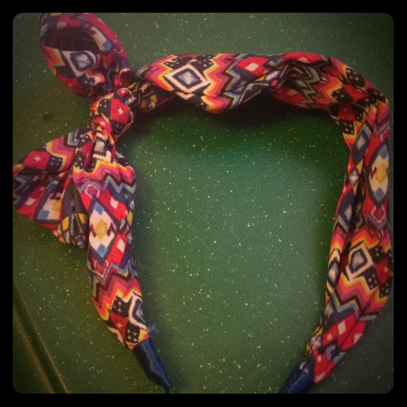 A beautiful head band - Picture 1 of 1