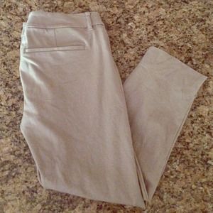 Old Navy Pixie Stretch-Twill Capri Pant