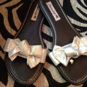 American eagle flat sandals
