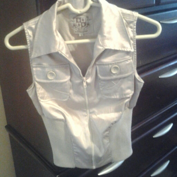 Beige zipper up vest