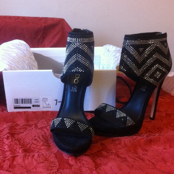 Sz 7 black and silver Aldo Givens brand new