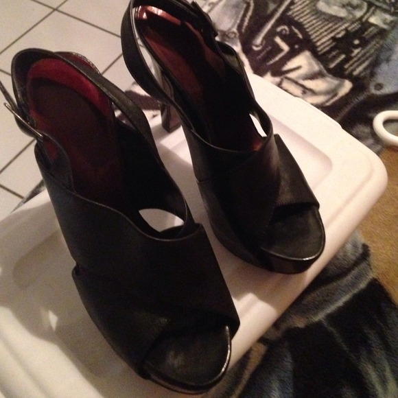 Blk strappy heels