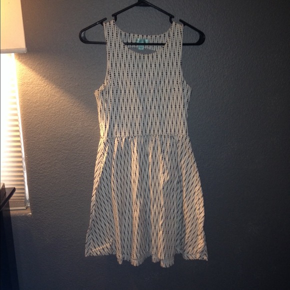 👽 SOLD IRL 👽 Black & White Dress