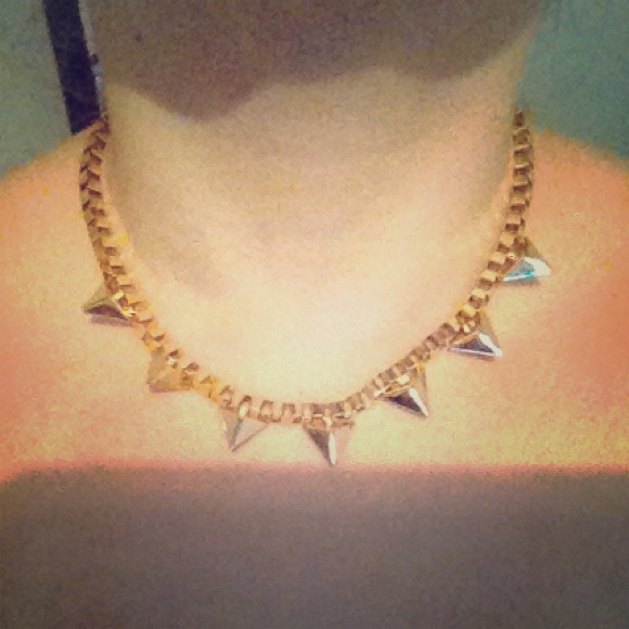 GOLD NECKLACE